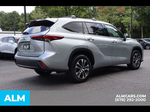 2022 Toyota Highlander Hybrid XLE