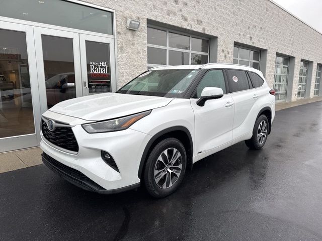 2022 Toyota Highlander Hybrid XLE