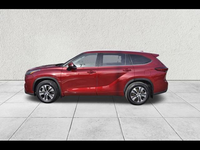 2022 Toyota Highlander Hybrid XLE