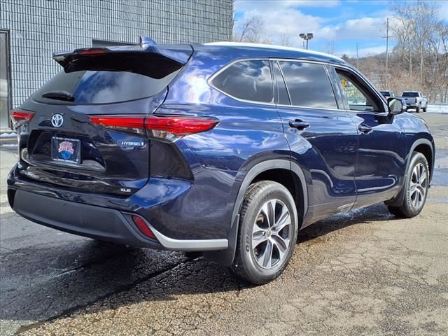 2022 Toyota Highlander Hybrid XLE