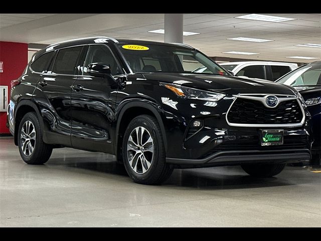 2022 Toyota Highlander Hybrid XLE