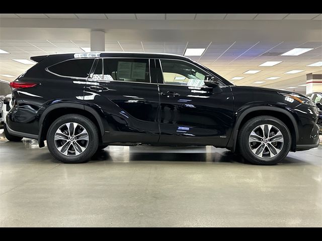 2022 Toyota Highlander Hybrid XLE