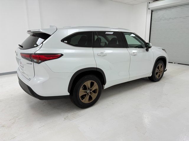 2022 Toyota Highlander Hybrid XLE Bronze