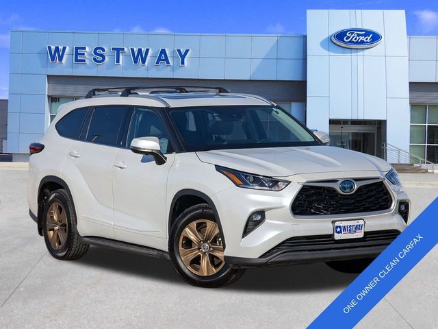 2022 Toyota Highlander Hybrid Bronze Edition