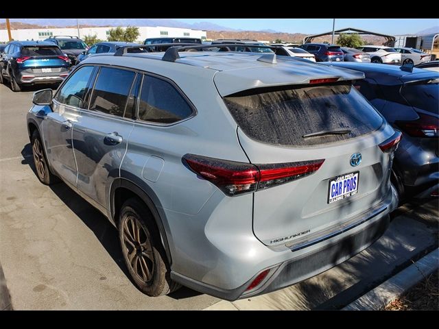 2022 Toyota Highlander Hybrid Bronze Edition