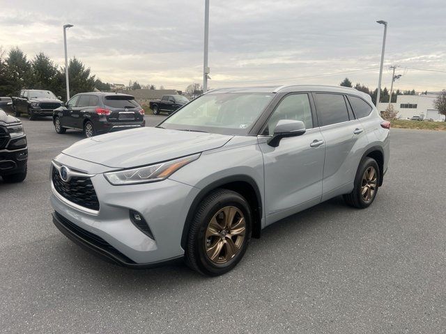 2022 Toyota Highlander Hybrid Bronze Edition