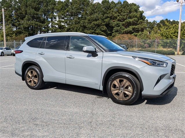 2022 Toyota Highlander Hybrid Bronze Edition