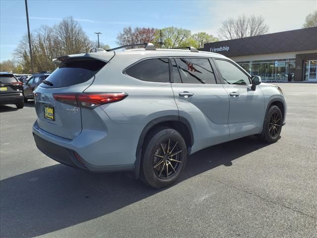 2022 Toyota Highlander Hybrid XLE Bronze