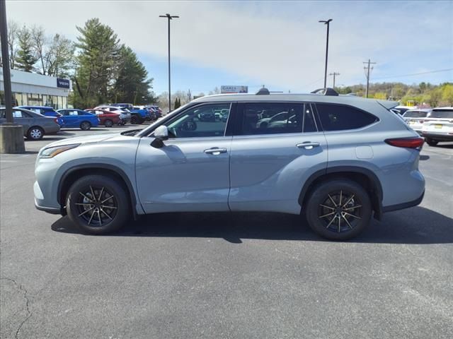 2022 Toyota Highlander Hybrid XLE Bronze
