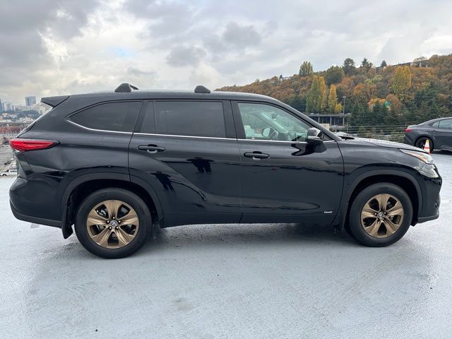 2022 Toyota Highlander Hybrid Bronze Edition