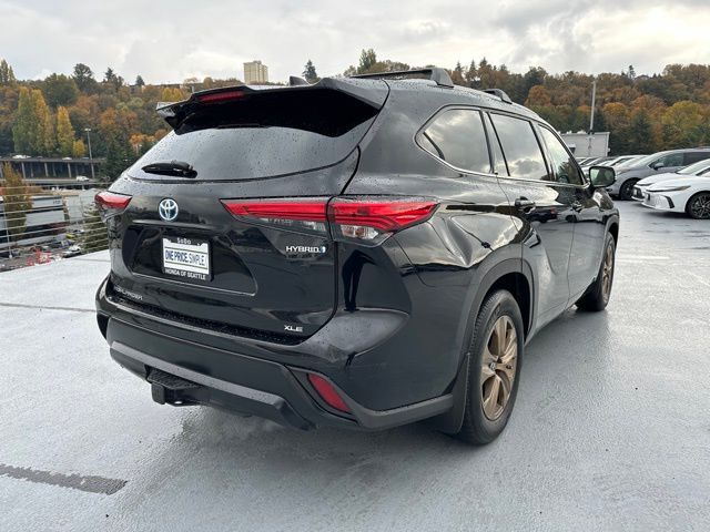 2022 Toyota Highlander Hybrid Bronze Edition