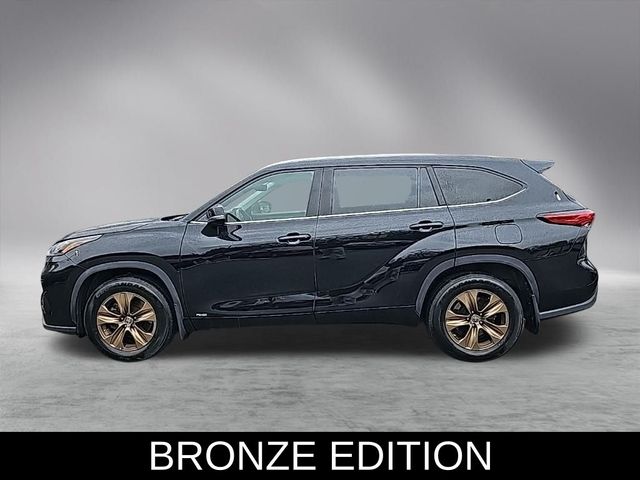 2022 Toyota Highlander Hybrid Bronze Edition