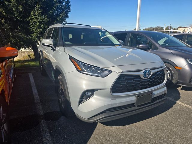 2022 Toyota Highlander Hybrid Bronze Edition