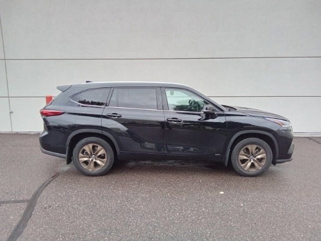 2022 Toyota Highlander Hybrid Bronze Edition