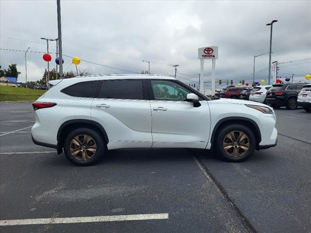 2022 Toyota Highlander Hybrid Bronze Edition