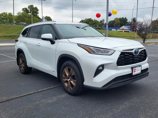 2022 Toyota Highlander Hybrid Bronze Edition