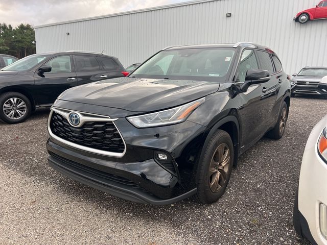 2022 Toyota Highlander Hybrid Bronze Edition