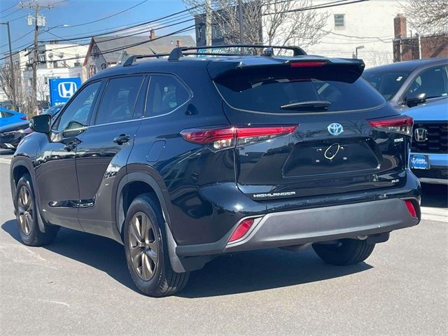 2022 Toyota Highlander Hybrid Bronze Edition