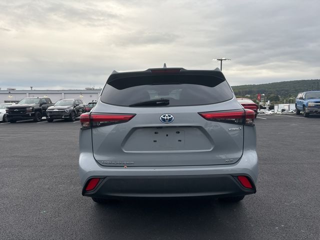 2022 Toyota Highlander Hybrid Bronze Edition