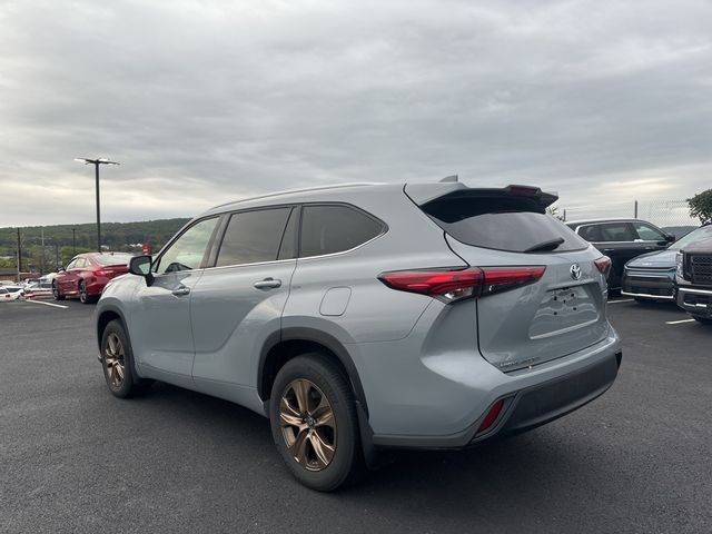 2022 Toyota Highlander Hybrid Bronze Edition