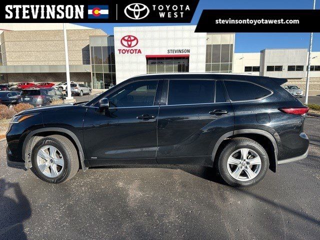 2022 Toyota Highlander Hybrid Bronze Edition