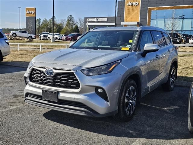 2022 Toyota Highlander Hybrid Bronze Edition