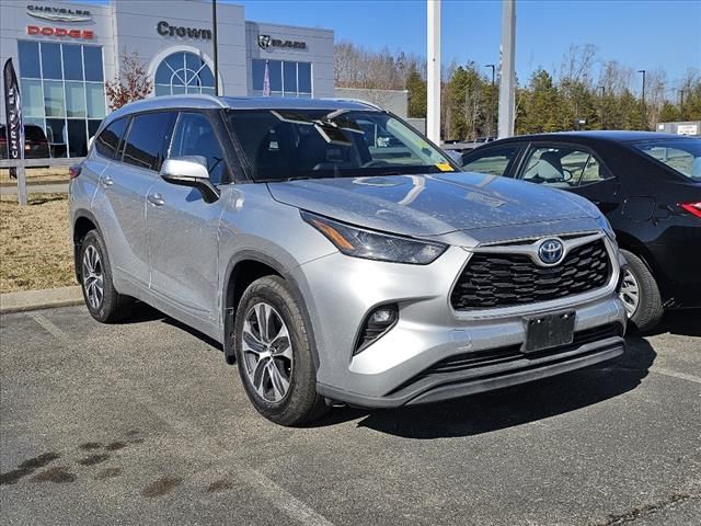 2022 Toyota Highlander Hybrid Bronze Edition