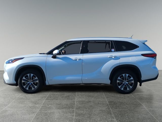 2022 Toyota Highlander Hybrid XLE