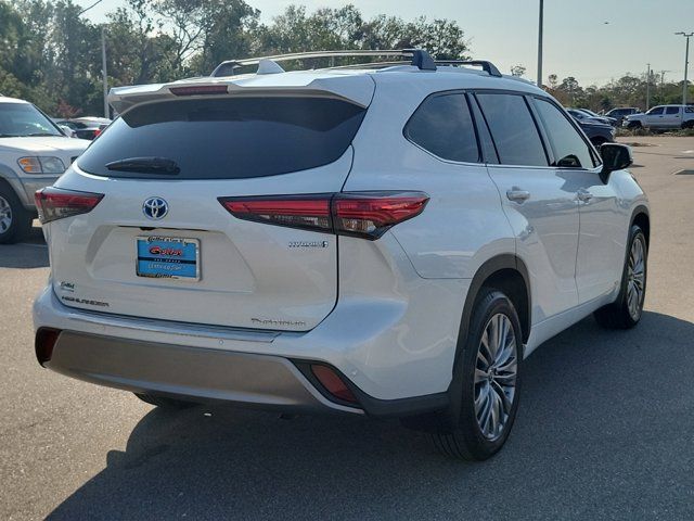 2022 Toyota Highlander Hybrid Platinum