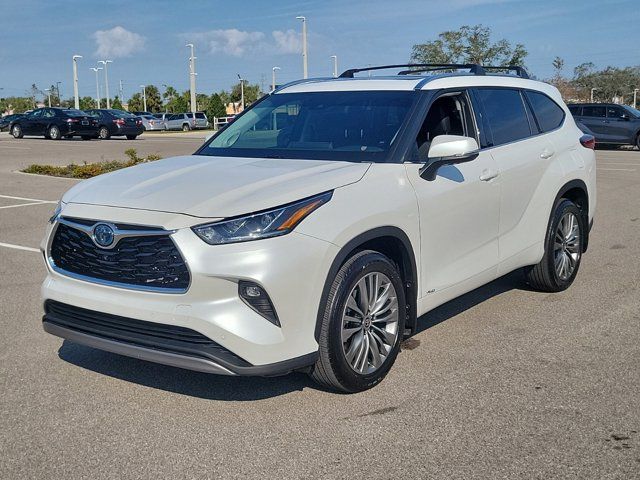 2022 Toyota Highlander Hybrid Platinum