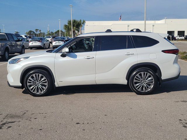 2022 Toyota Highlander Hybrid Platinum