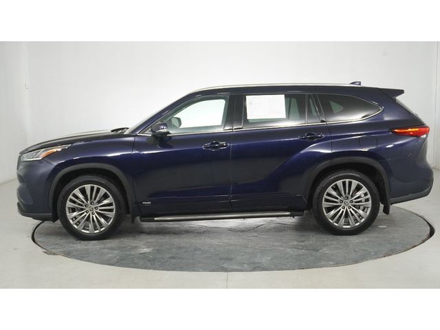 2022 Toyota Highlander Hybrid Platinum