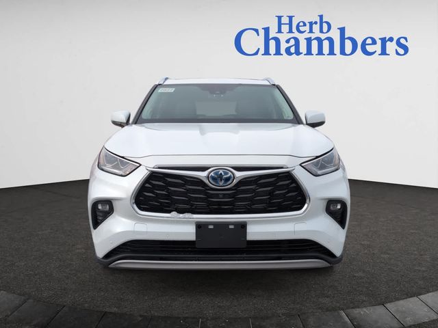 2022 Toyota Highlander Hybrid Platinum