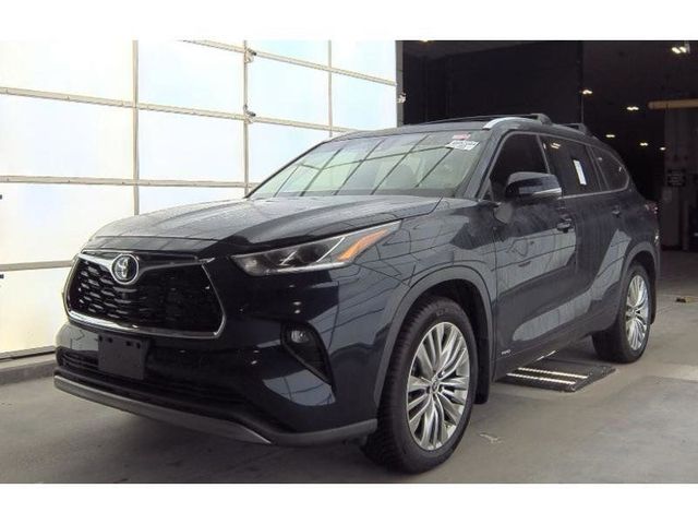 2022 Toyota Highlander Hybrid Platinum