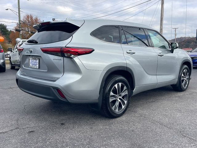 2022 Toyota Highlander Hybrid XLE