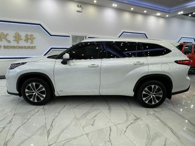 2022 Toyota Highlander Hybrid XLE