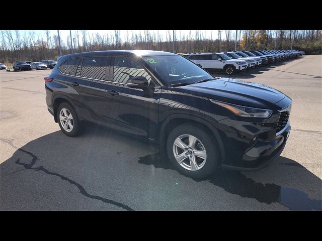 2022 Toyota Highlander Hybrid LE