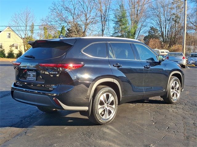 2022 Toyota Highlander Hybrid XLE