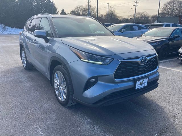 2022 Toyota Highlander Hybrid Limited