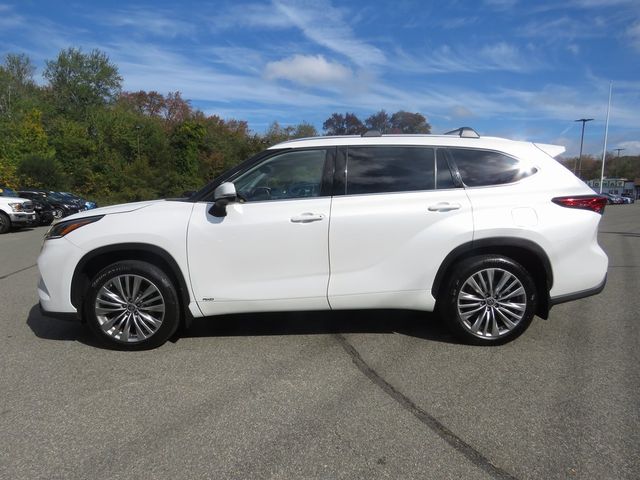 2022 Toyota Highlander Hybrid Platinum