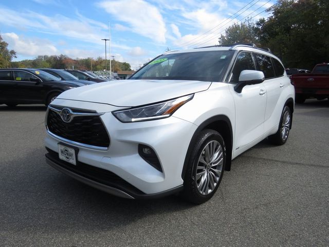 2022 Toyota Highlander Hybrid Platinum