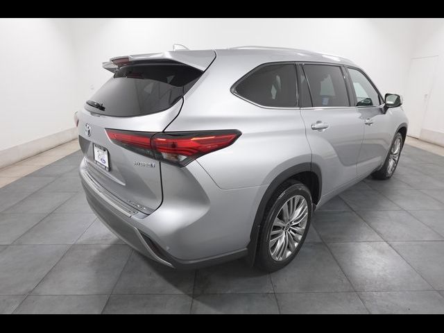 2022 Toyota Highlander Hybrid Platinum