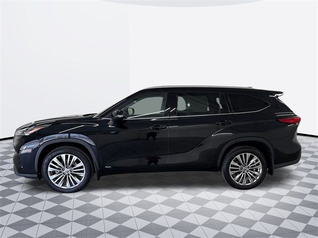 2022 Toyota Highlander Hybrid Platinum