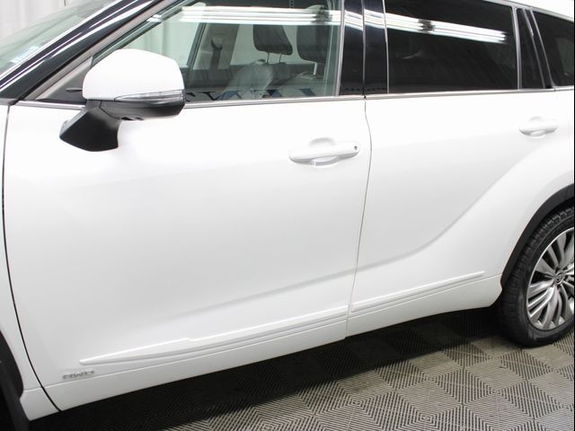 2022 Toyota Highlander Hybrid Platinum