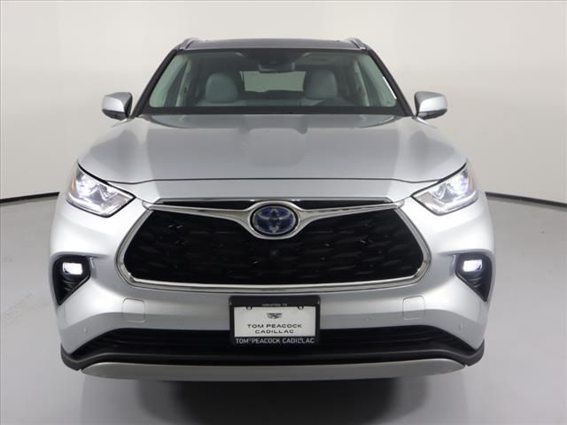 2022 Toyota Highlander Hybrid Platinum