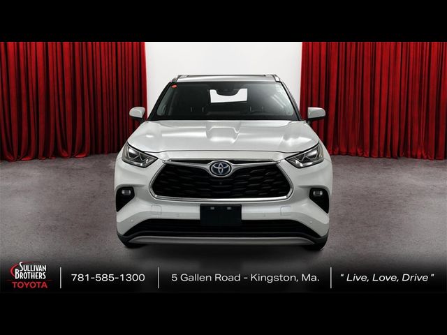 2022 Toyota Highlander Hybrid Platinum