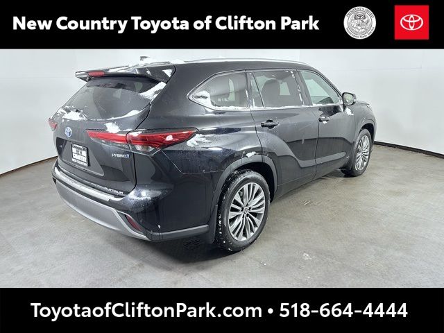 2022 Toyota Highlander Hybrid Platinum