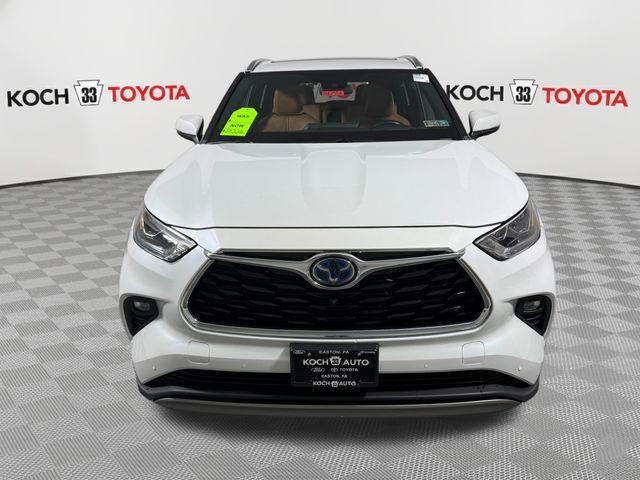 2022 Toyota Highlander Hybrid Platinum
