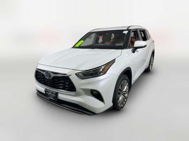 2022 Toyota Highlander Hybrid Platinum