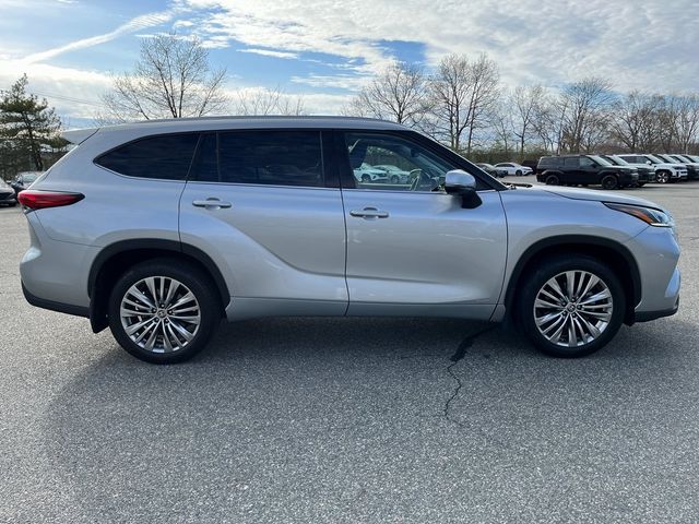 2022 Toyota Highlander Hybrid Platinum